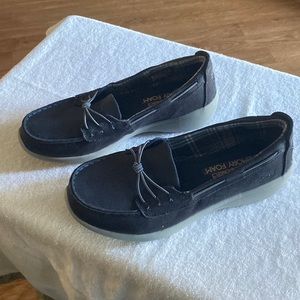 SKECHERS NAVY BOAT SHOES